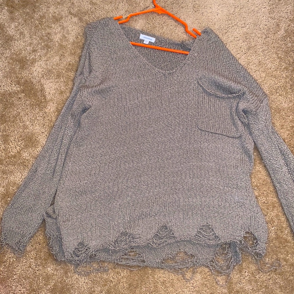 Distressed sweater 🧡